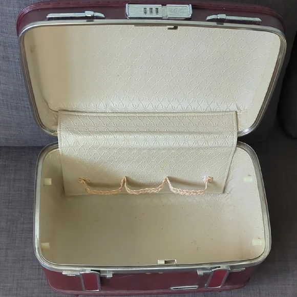 Vintage Burgundy Travel Case American Tourister With Working Lock - Picture 9 of 11